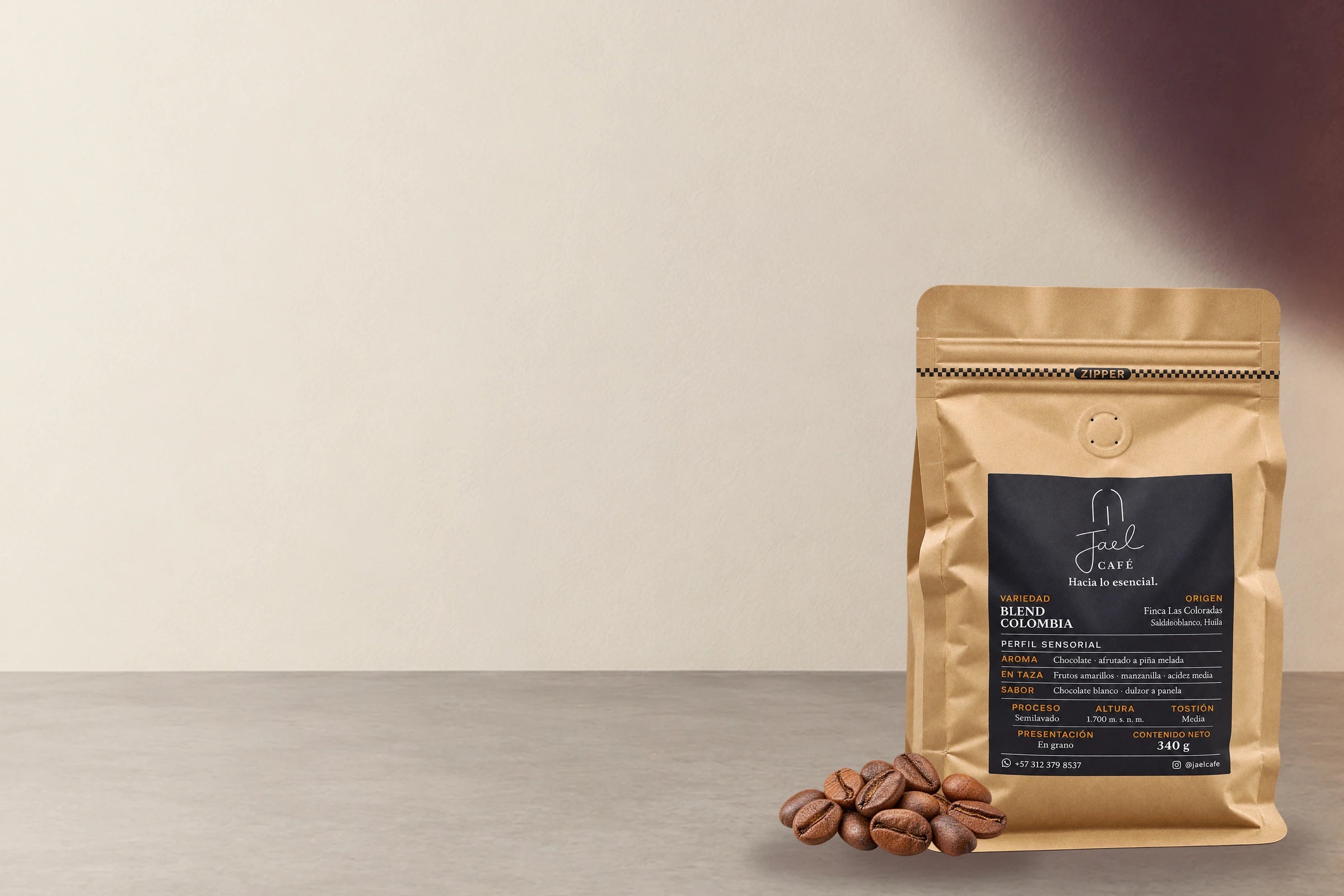 Bolsa Blend Colombia en grano de 340 g y granos de café tostado